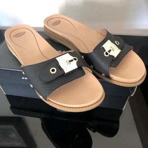 Dr Scholls sandals Size 7.5 M.  Like new , excellent condition.
